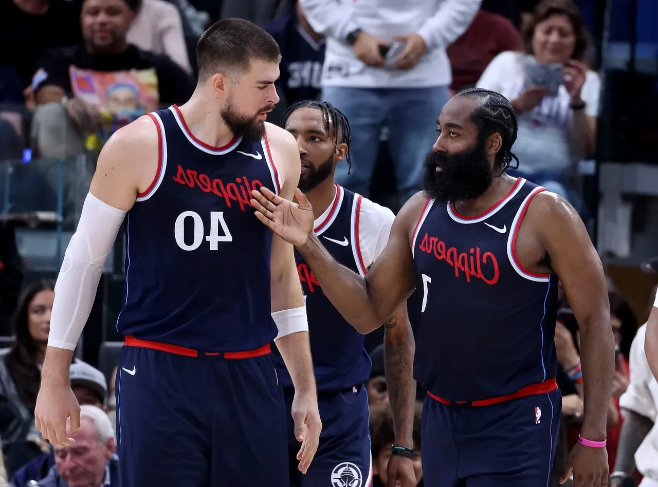 9体育-快船队防守崩盘，惨遭对手狂轰猛炸，方面地址业务也是公司.的简单介绍