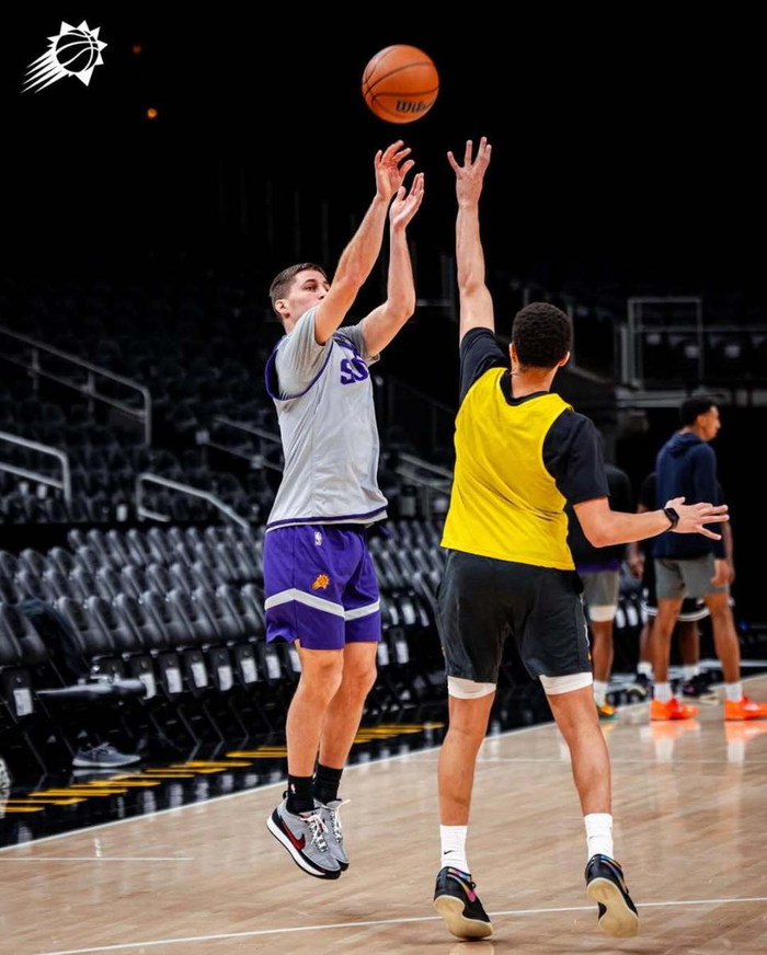 9体育-包含奥兰多魔术今晨篮板制胜赛后菲尼克斯太阳调整名单以备欧篮联，现场解说直呼：今晨勒沃库森战术微调的词条